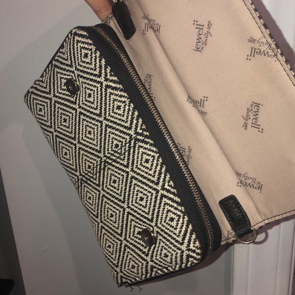 Cute and functional Wristlet Wallet - Picture 2 of 3